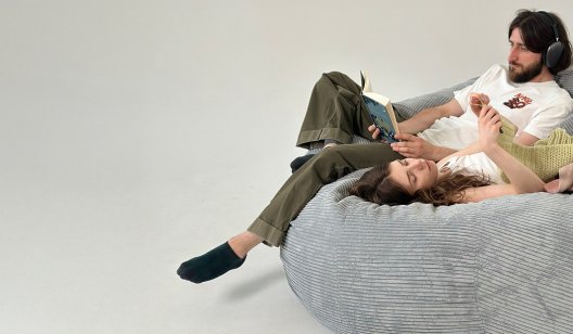 М’який крісло-пуф, який дозволяє створити зручне місце для відпочинку