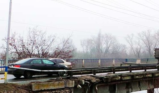 В Славянске разрушается основной мост