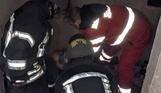 В Краматорске девушка упала в шахту лифта в недострое