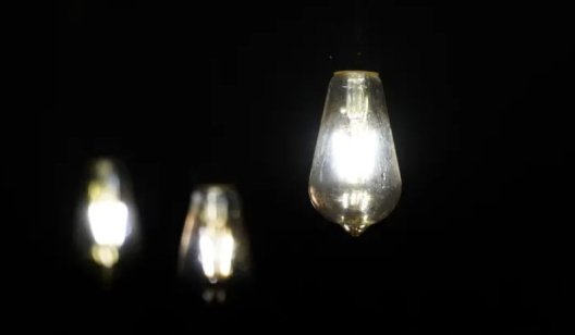 По всій Україні для побутових споживачів скасували погодинне вимкнення світла По всій Україні для побутових споживачів скасували погодинне вимкнення світла