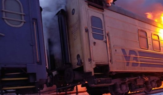 Росіяни атакували «Шахедами» пасажирський поїзд на Харківщині: двох людей госпіталізували