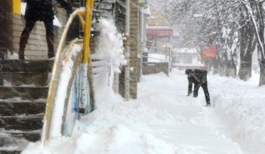 Как Славянск борется со снегопадом: дороги, тротуары, школы, садики, больницы …