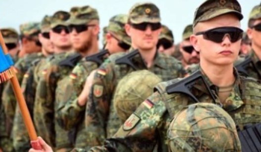 На заметку Славянску: украинцам, не связанным с армией, запретили носить военную форму
