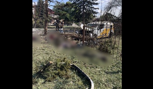 Росіяни вдарили по Яровій у момент видачі пенсій. Відомо про понад двадцять загиблих Росіяни вдарили по Яровій у момент видачі пенсій. Відомо про понад двадцять загиблих