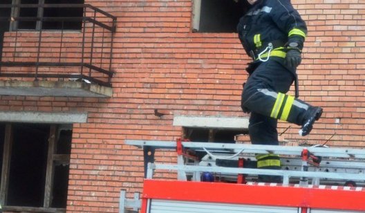 В центре Славянска прозвучал взрыв и начался пожар