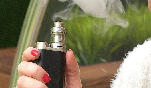 В Раде захотели приравнять электронные сигареты к обычным и в разы повысить штрафы за нарушения правил продажи табака
