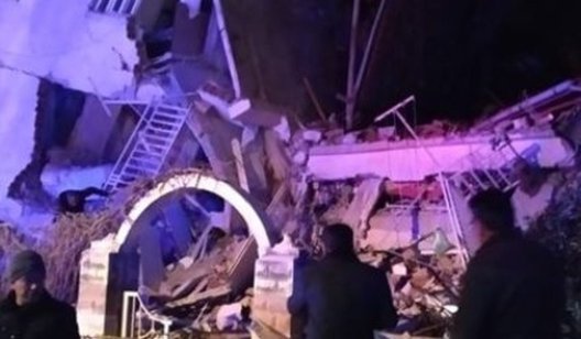 В Турции землетрясение в 6,8 баллов унесло жизни более десяти человек