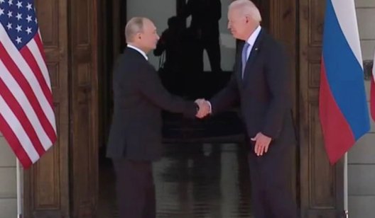 Началась встреча президентов США и РФ. Видео