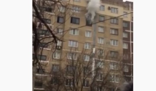 В Славянске произошел пожар в многоэтажке - ВИДЕО