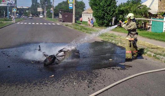 В Донецкой области после ДТП загорелся скутер