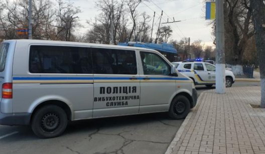 В  Донецкой области неизвестный захватил заложников в банке и угрожал взрывчаткой