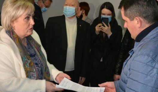 Депутаты призвали мэра Славянска разблокировать работу горсовета, чтобы не допустить введения в город военно-гражданской администрации