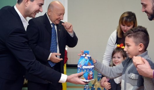Более десяти тысяч детей из Донбасса получат подарки к новогодним праздникам от Юрия Солода и "Дороги жизни"