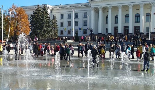 В Краматорске запустили новый фонтан - ФОТОФАКТ