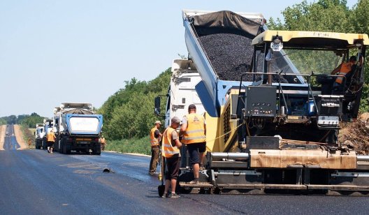 В Донецкой области начался ремонт еще одного участка трассы Славянск - Мариуполь