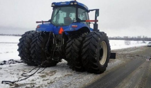 Как полиция Донецкой области спасает водителей из снеговых ловушек - ФОТО