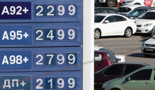 Доллар растет, нефть дорожает: изменятся ли цены на автогорючее в Украине