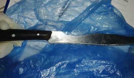 В Славянске мужчина пырнул ножом случайного знакомого