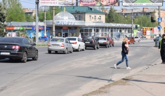 В Славянске объявлено подозрение мужчине, который ограбил женщину в центре города