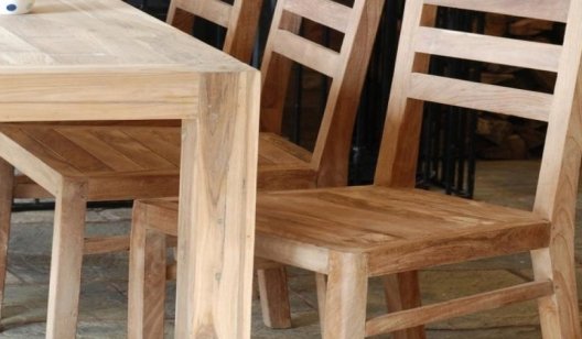 Деревянные стулья в интерьере