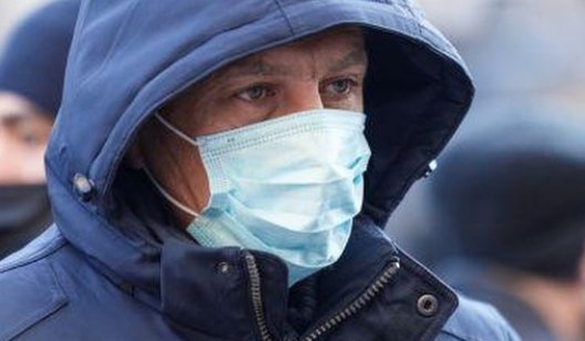 В Украине второй день ковидом заражаются больше 40 тысяч человек за сутки. Число летальных случаев растет