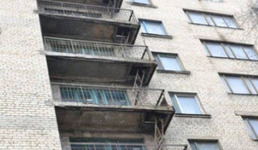 Выпрыгнула с 8 этажа: в Донецкой области разбилась студентка