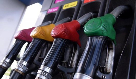 Почему бензин в Украине не спешит дешеветь