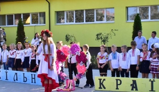 В школах Славянска звенит первый звонок