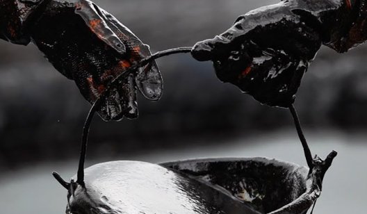Черная пятница на рынке нефти: почему обвалился рубль, и что будет с ценами на бензин в 2019 году