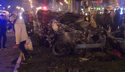 В Харькове 16-летний подросток на "Инфинити" на огромной скорости протаранил "Шевроле", двое погибших. Фото