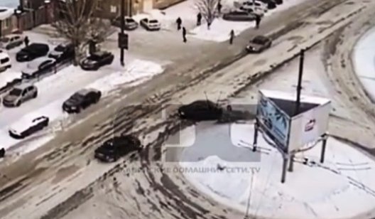 ДТП в центре Славянска: видео с камеры наблюдения
