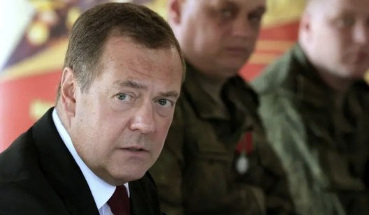 Трамп відповів Мєдвєдєву, який писав про передачу Ірану ядерної зброї Трамп відповів Мєдвєдєву, який писав про передачу Ірану ядерної зброї