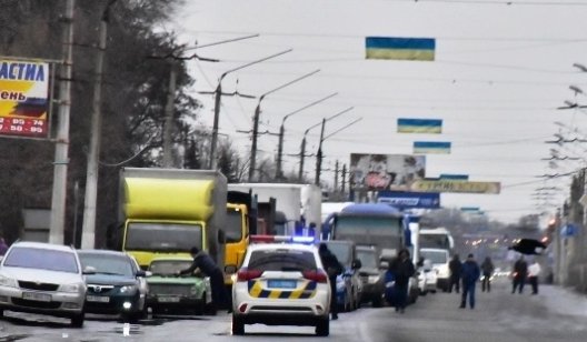 Почему на въезде в Краматорск образовалась километровая пробка?