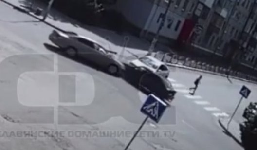В центре Славянска произошло ДТП - видео