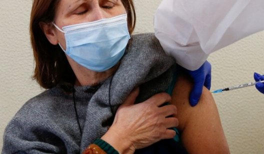 Украинцев будут вакцинировать в пять этапов – кто и когда получит прививку