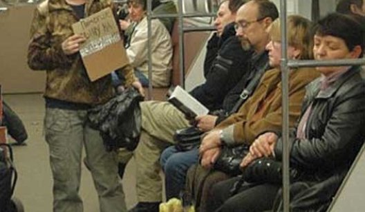 В Киевское метро не будут пускать нищих, торговцев и агитаторов - Киевсовет обновил правила пользования метрополитеном