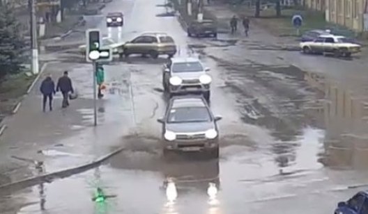 Момент ДТП в Славянске попал на видео
