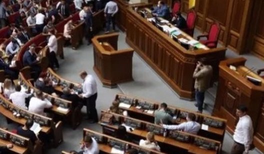 Рада проголосует за введение режима ЧП в Украине сегодня вечером