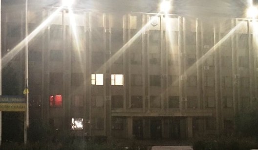 В полночь в Славянске проверяли здание городского совета