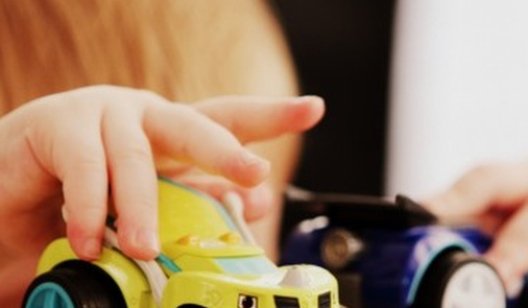 Чем опасны детские игрушки: как распознать подделку и не навредить ребенку