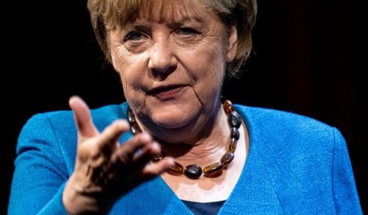 Меркель не збирається брати участь в зусиллях із завершення війни в Україні
