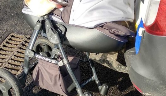 Под Запорожьем пьяный водитель сбил коляску с младенцем на зебре