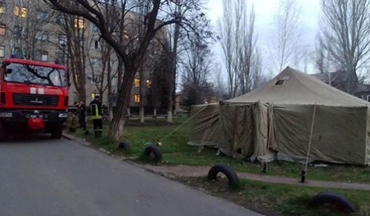 В Краматорске развертывают палатки ГСЧС для сортировки больных коронавирусом
