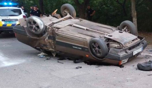 ДТП в Донецкой области: автомобиль перевернулся на крышу