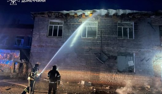 У Слов’янську після обстрілу виникла пожежа У Слов’янську після обстрілу виникла пожежа