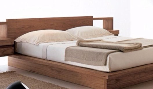 Деревянные кровати: преимущества и особенности