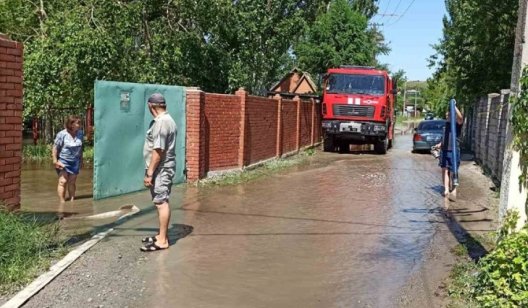 На юге Донецкой области продолжают бороться с последствиями сильных дождей