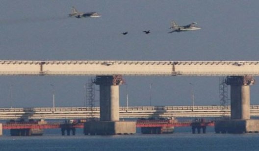 ФСБ: три задержанных украинских корабля будут доставлены в Керчь
