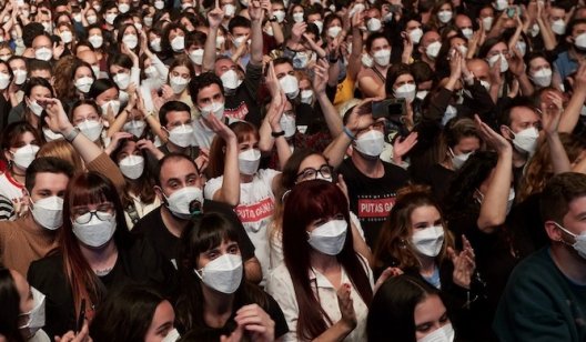 Эксперимент в Испании: из 5000 посетителей концерта коронавирусом заразились двое
