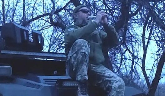 Маестро зі Слов’янська не тільки воює, а й пише на фронті пісні Маестро зі Слов’янська не тільки воює, а й пише на фронті пісні